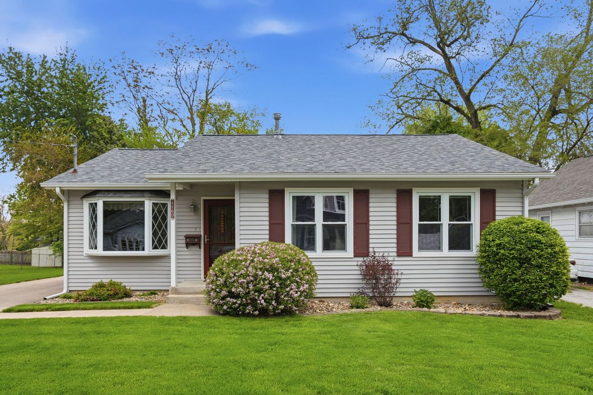 1160 32nd Street, Moline, IL 61265