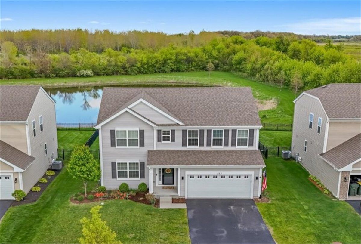 852 Wildwood Drive, Pingree Grove, IL 60140