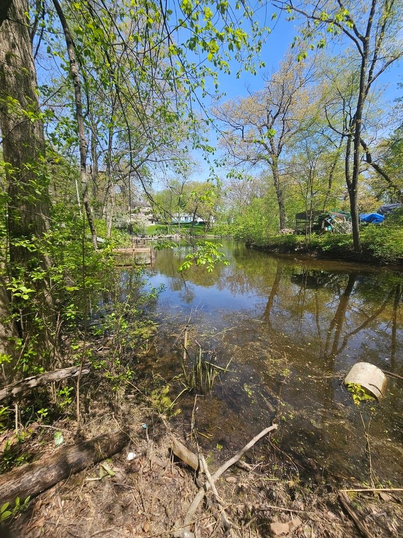 38581 N Hillandale Drive, Spring Grove, IL 60081