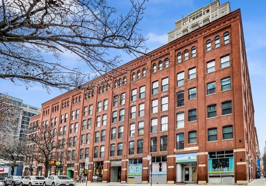 225 Huron Street, Chicago, IL 60654