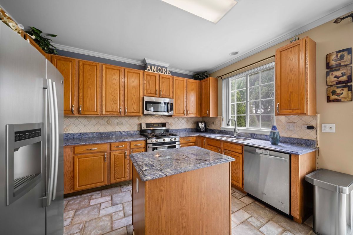 7299 Dada Drive, Gurnee, IL 60031