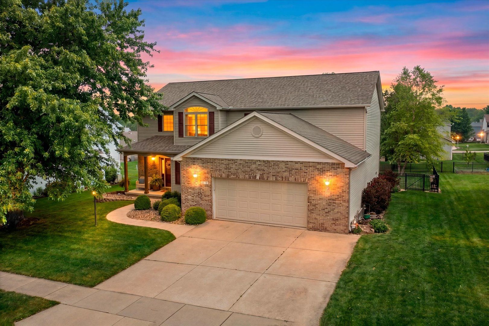 704 Hawk Drive — Mahomet, IL 61853