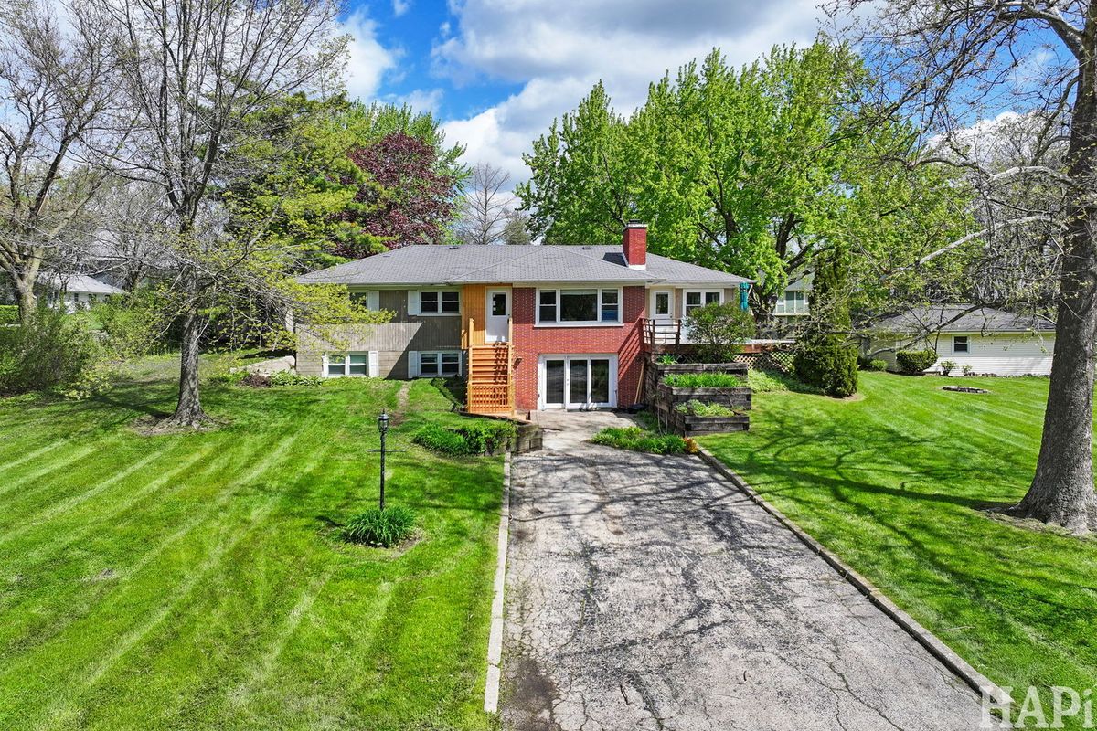654 Harvard Avenue, Barrington, IL 60010