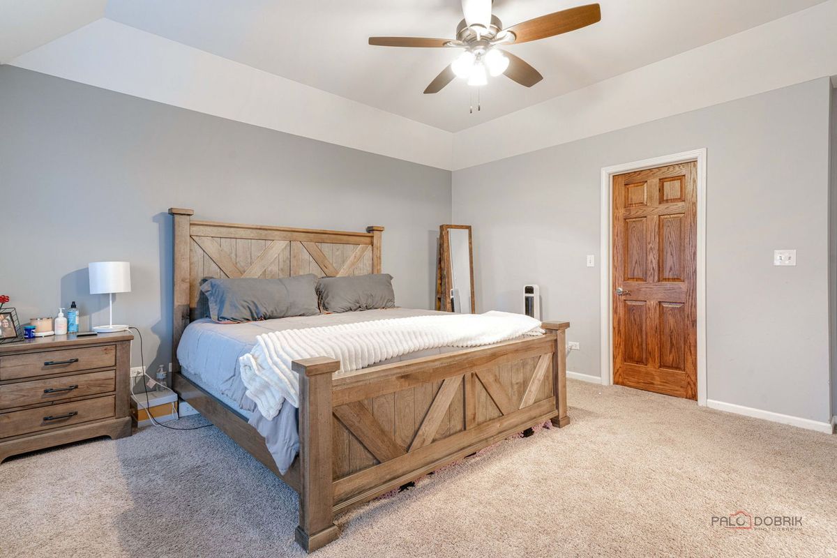 285 Regency Court Unit B Court, Wauconda, IL 60084
