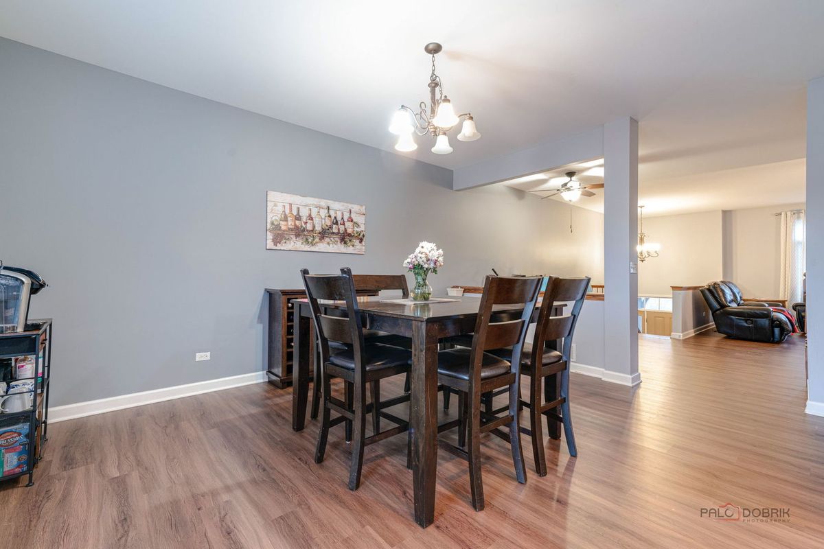 285 Regency Court Unit B Court, Wauconda, IL 60084