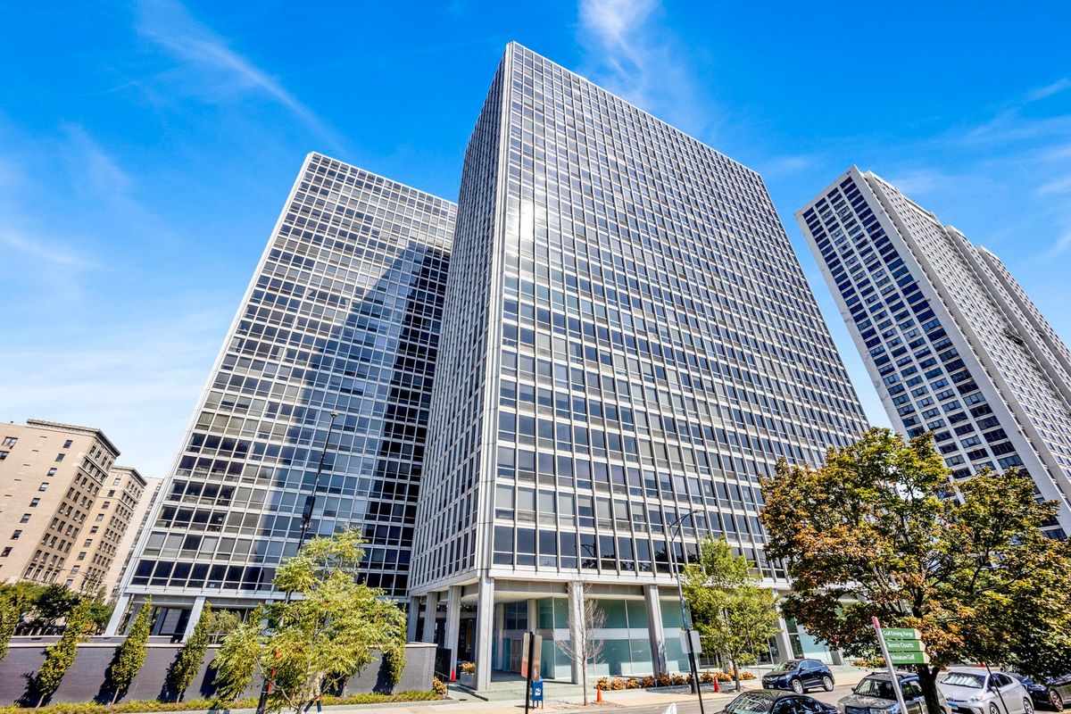 330 Diversey Parkway, Chicago, IL 60657