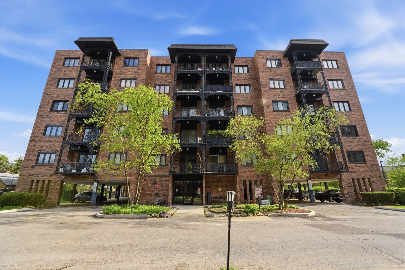 9331 Landings Lane #204 — Des Plaines, IL 60016