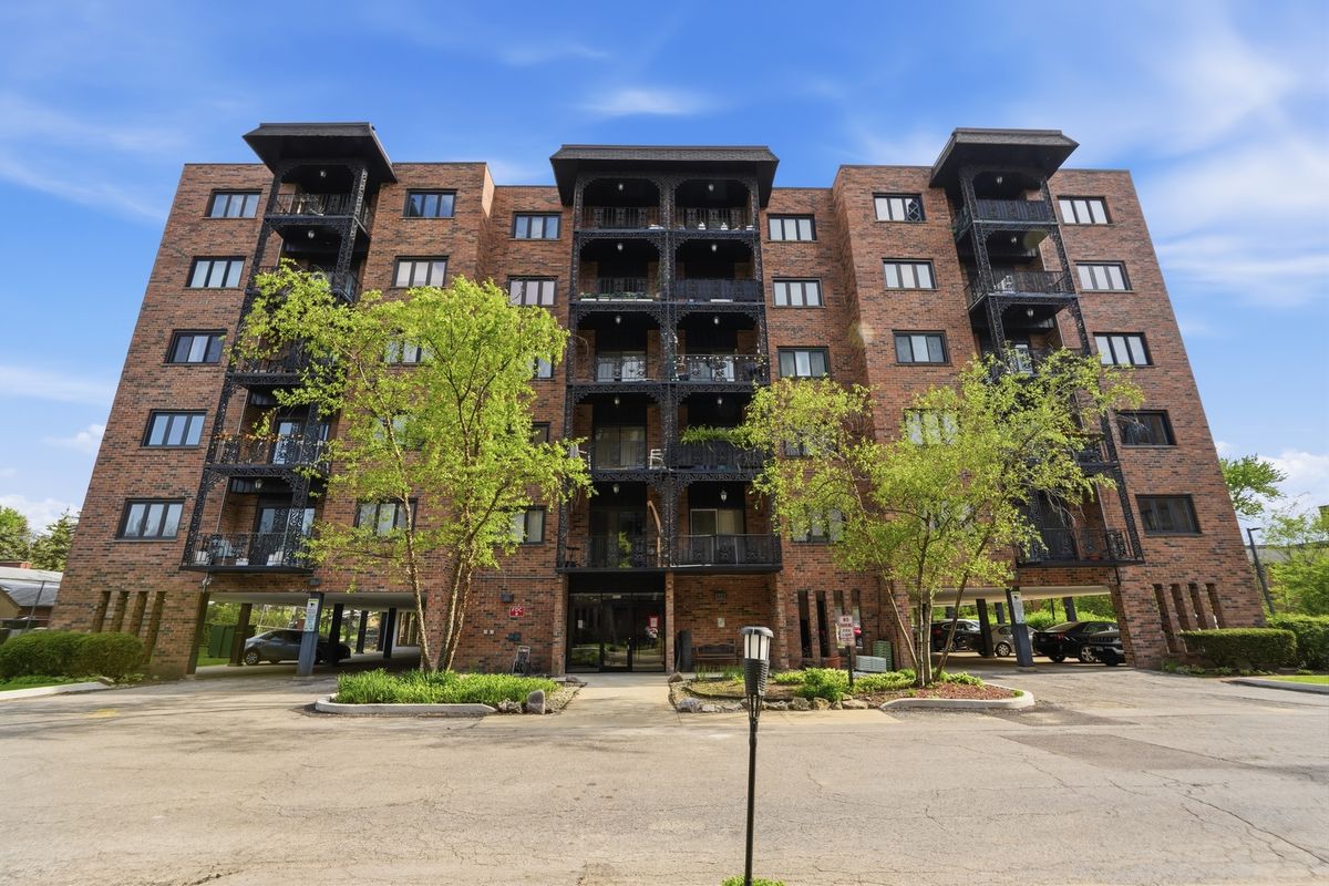 9331 Landings Lane, Des Plaines, IL 60016
