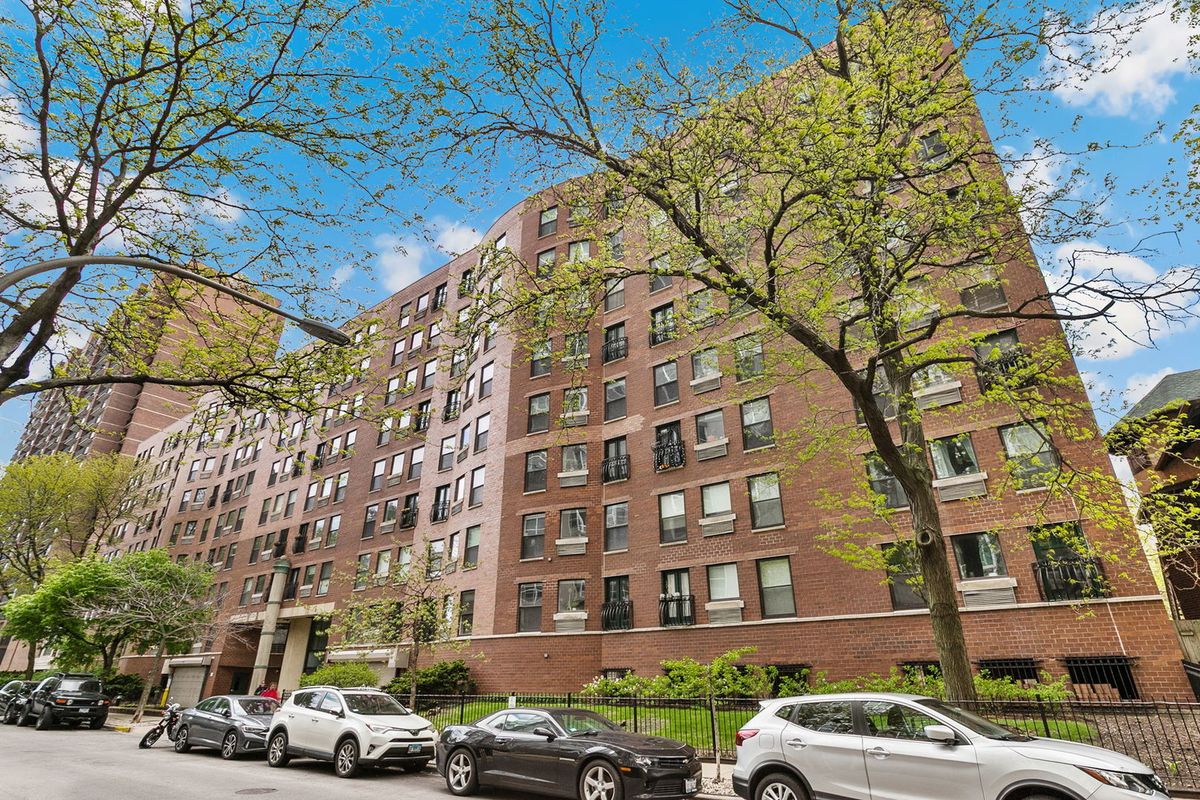 711 Gordon Terrace, Chicago, IL 60613