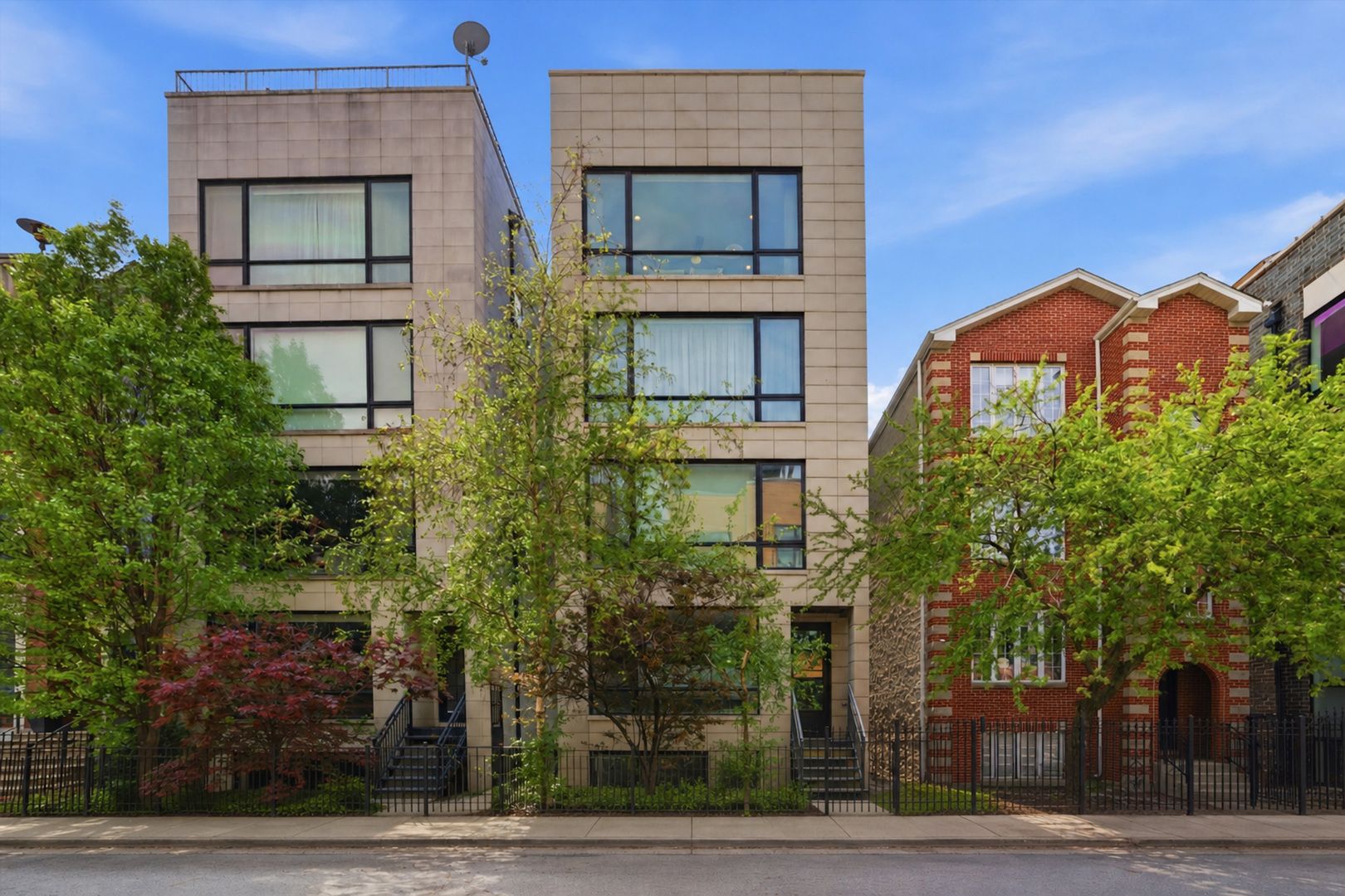 1521 W FRY Street #4 — Chicago, IL 60642
