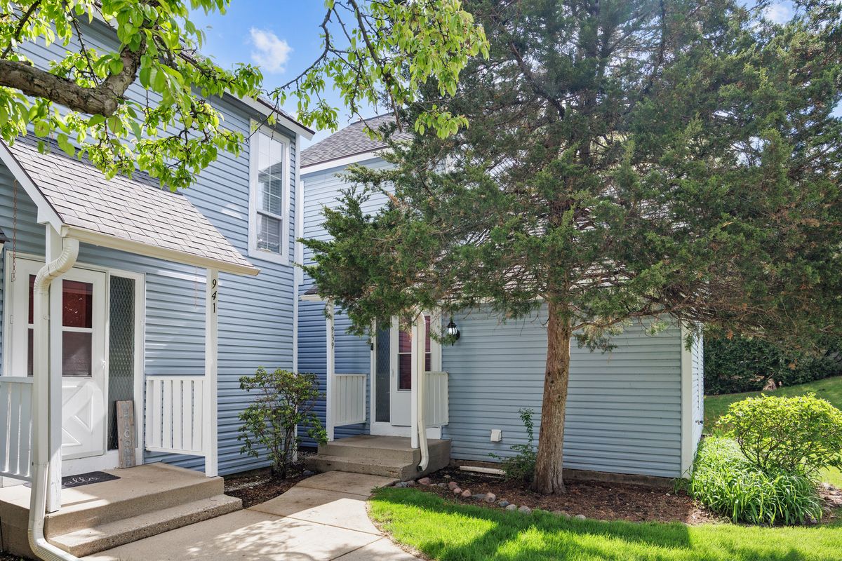 939 Chase Court, Gurnee, IL 60031