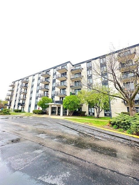 9128 Terrace Drive, Niles, IL 60714