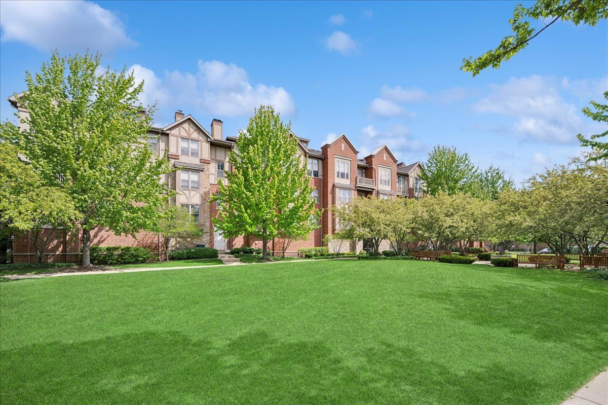 1950 Farnsworth Lane, Northbrook, IL 60062