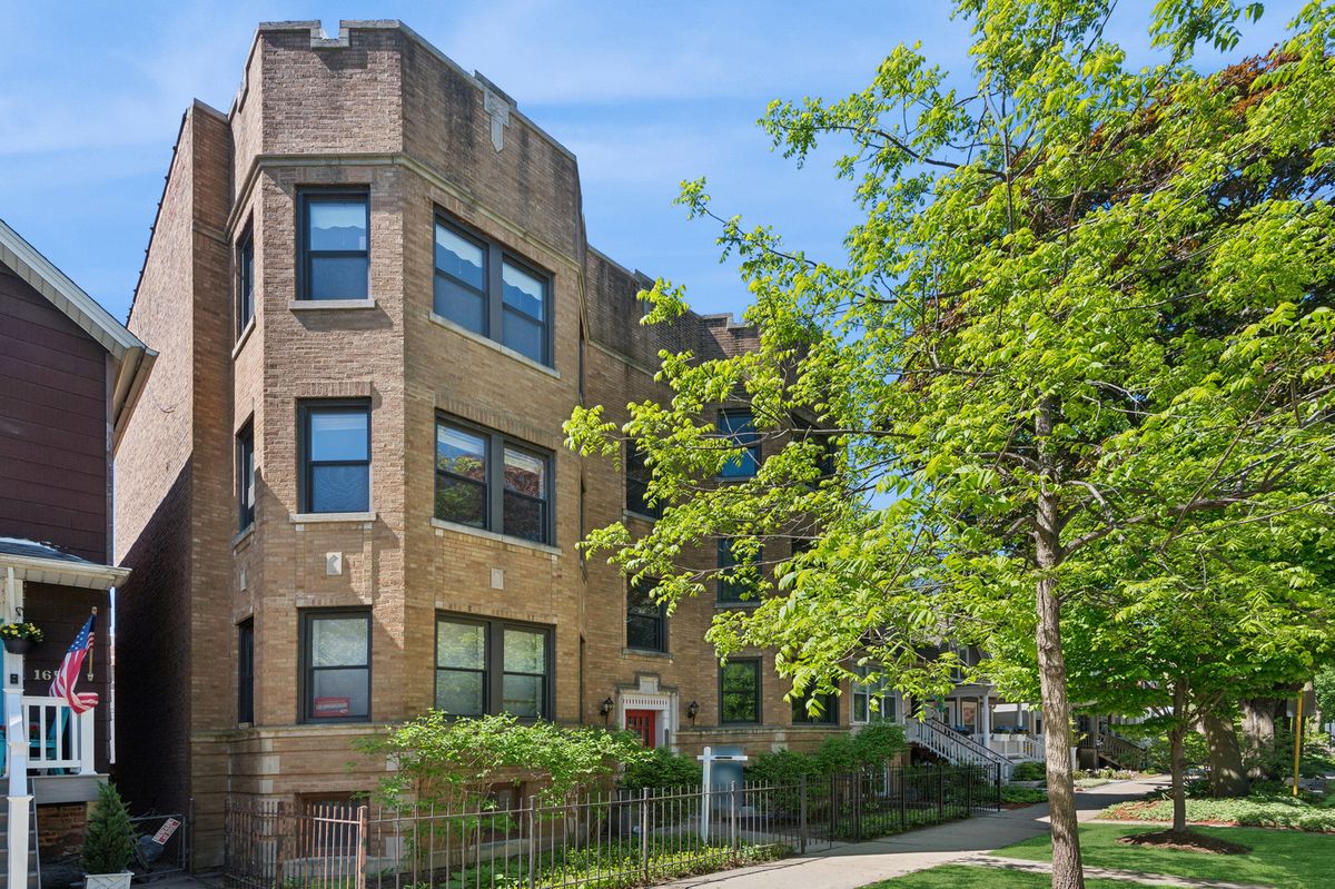 1653 Olive Avenue, Chicago, IL 60660