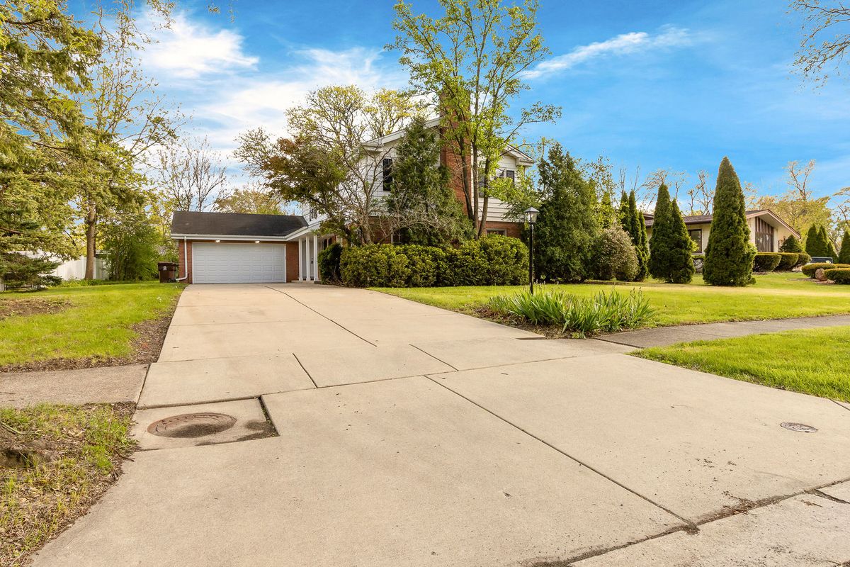 3018 MacFarlane, Flossmoor, IL 60422