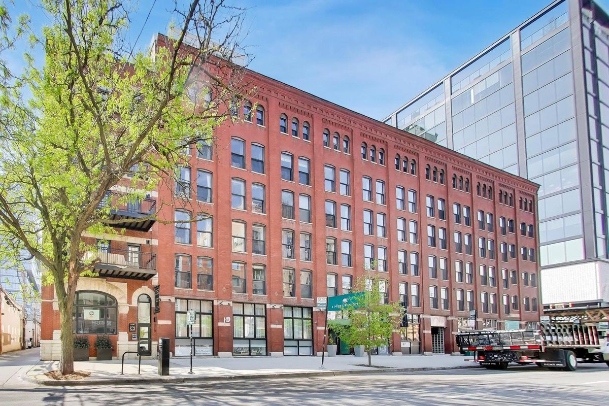 225 Huron Street, Chicago, IL 60654