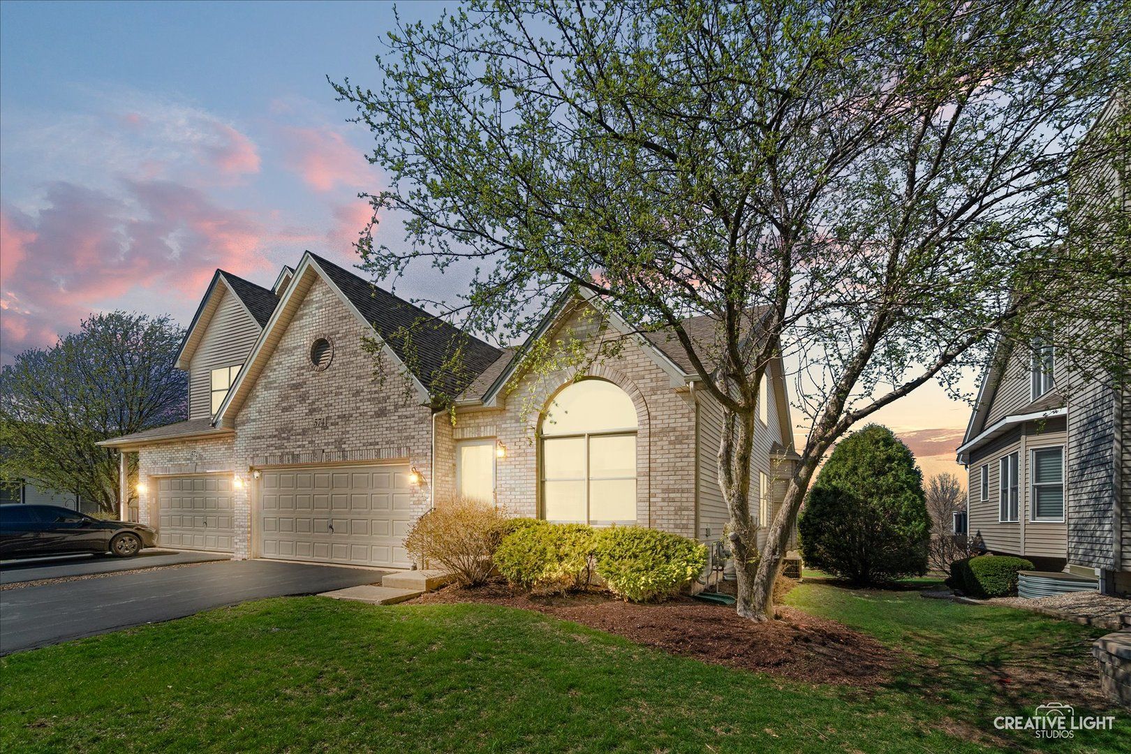 574 Sudbury Circle — Oswego, IL 60543