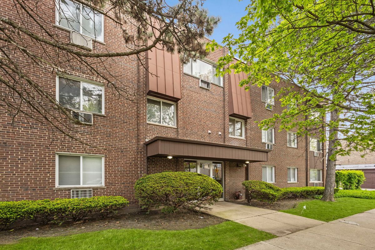 3201 BALMORAL Avenue, Chicago, IL 60625