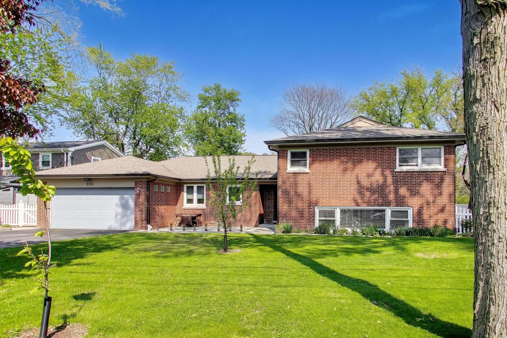 2725 Roslyn Lane — Highland Park, IL 60035