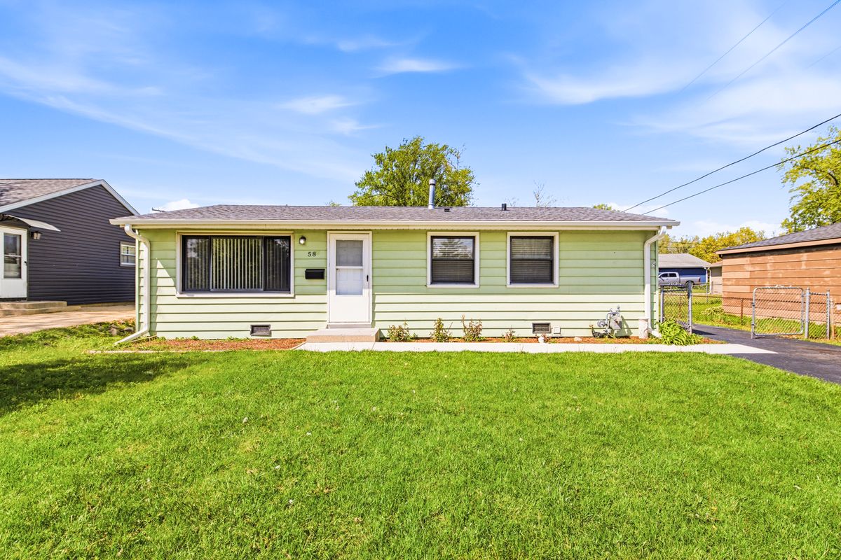58 Golfview Lane, Carpentersville, IL 60110
