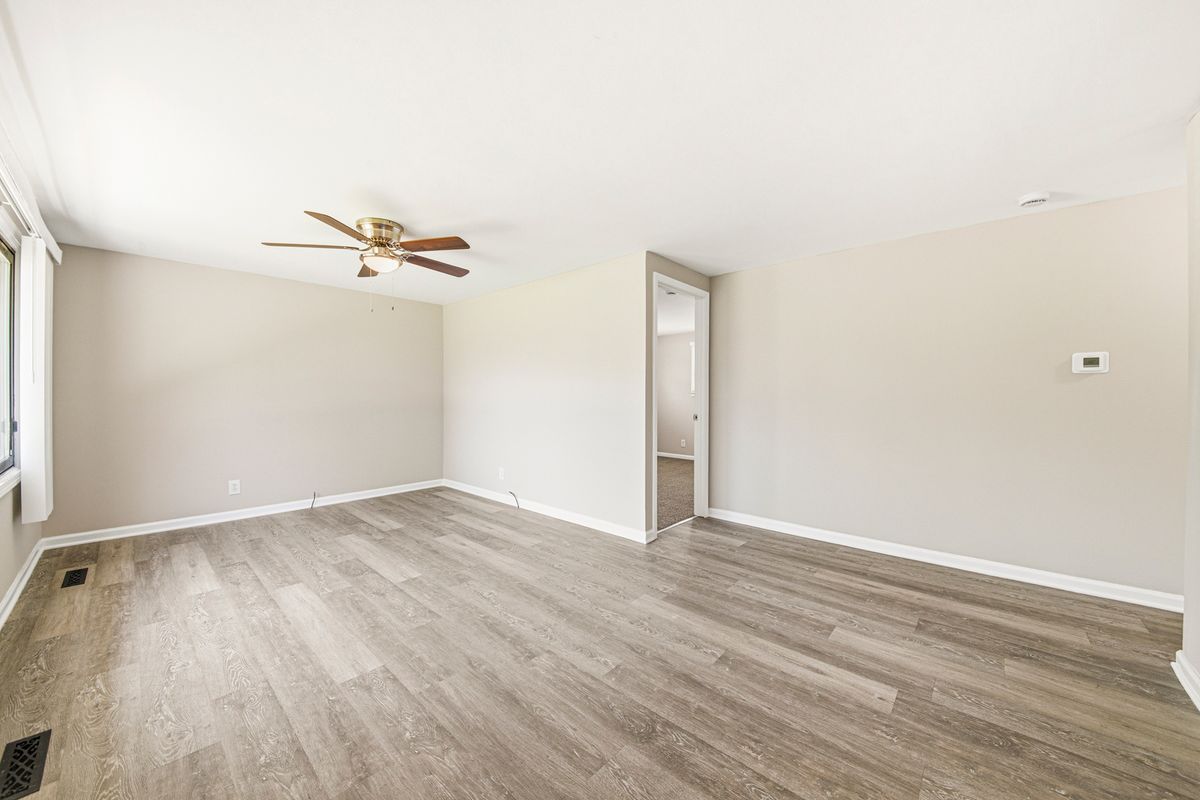 58 Golfview Lane, Carpentersville, IL 60110