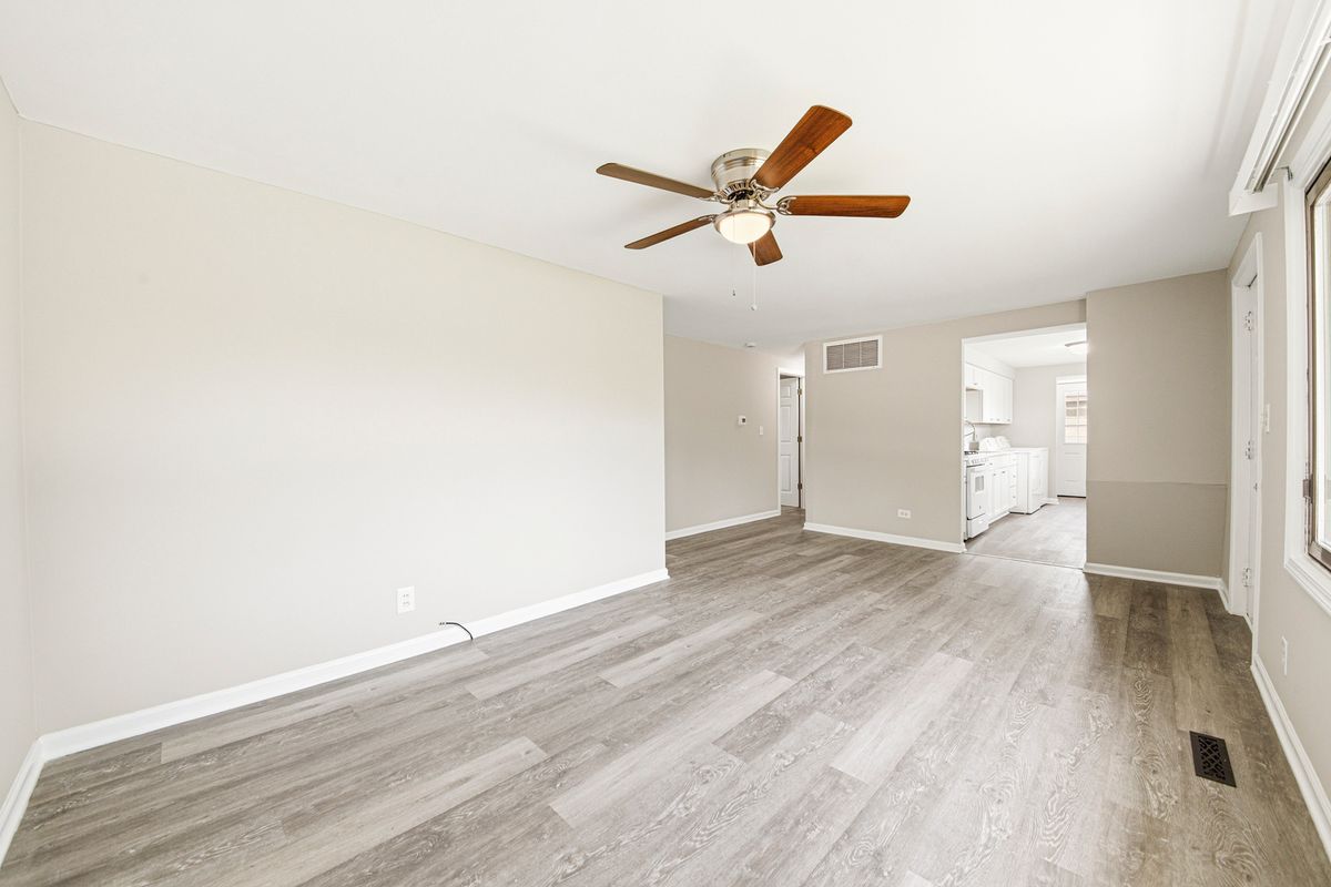 58 Golfview Lane, Carpentersville, IL 60110