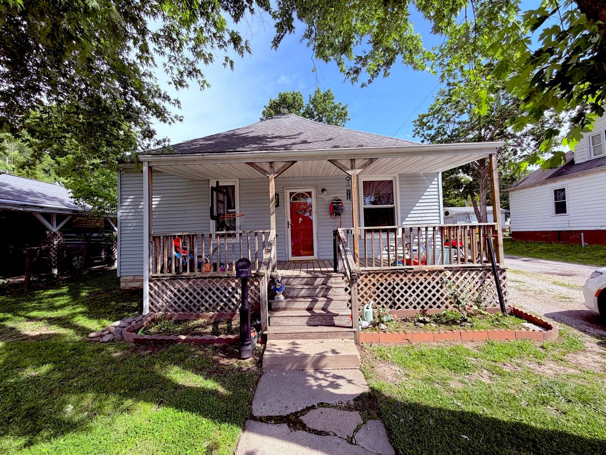 300 Allmon Street, Salem, IL 62881