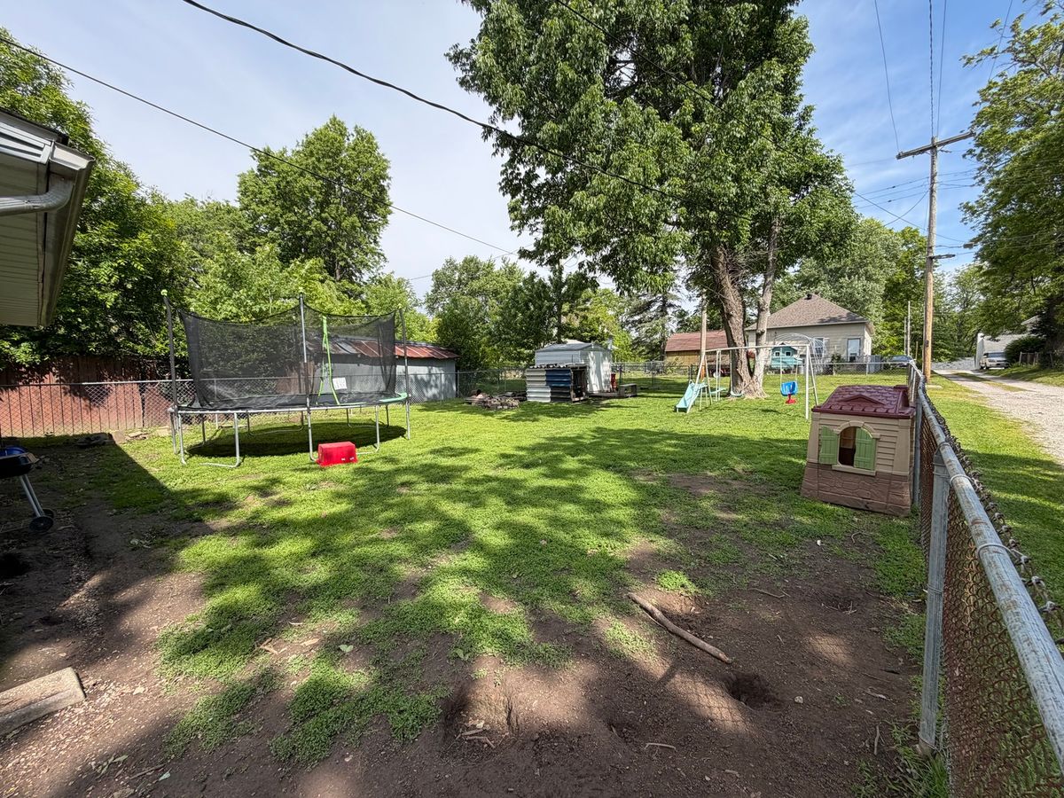 300 W Allmon Street, Salem, IL 62881