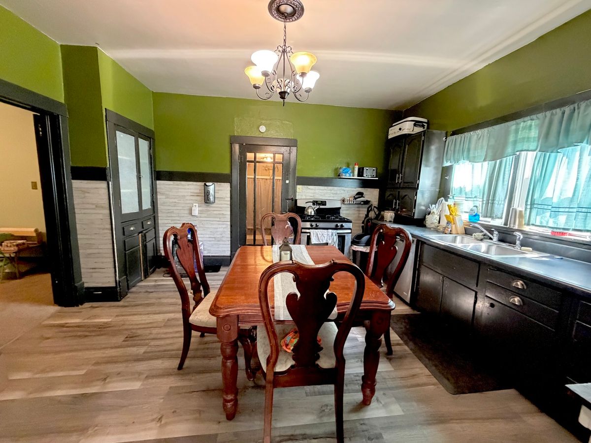 300 W Allmon Street, Salem, IL 62881