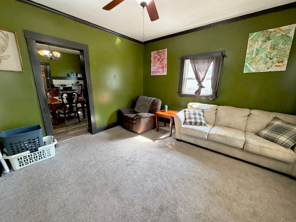 300 W Allmon Street, Salem, IL 62881