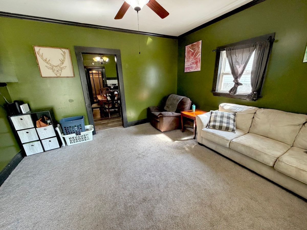 300 W Allmon Street, Salem, IL 62881