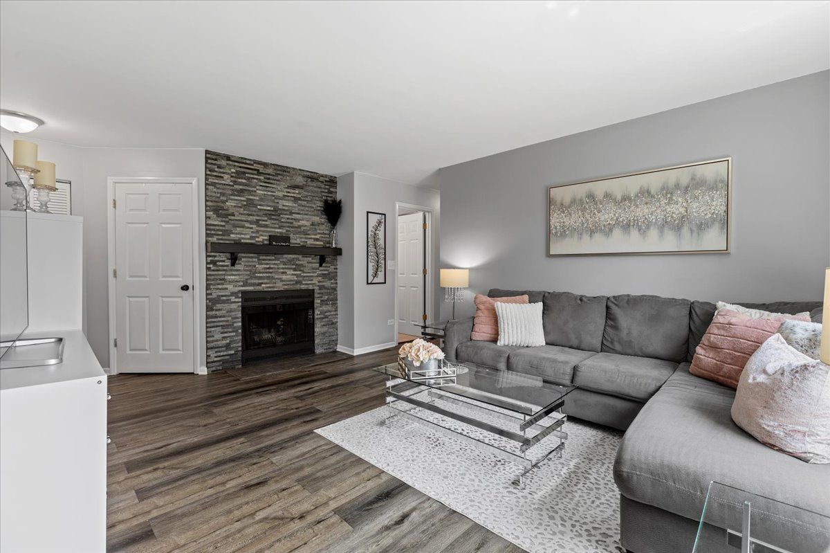 543 N Deer Run Drive #8A11, Palatine, IL 60067