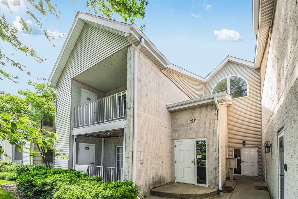 798 Gary Avenue, Carol Stream, IL 60188