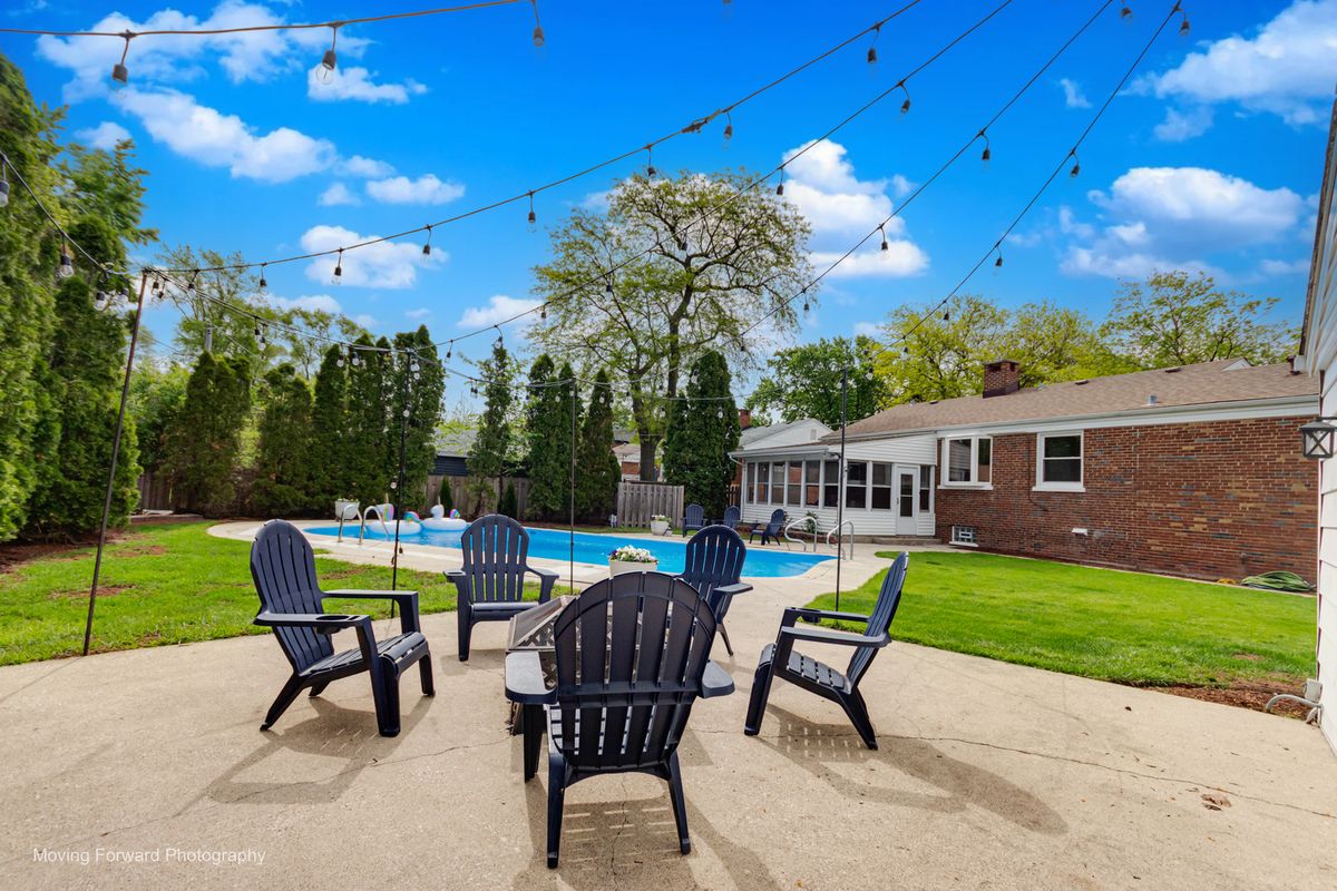 10072 Drury Lane, Westchester, IL 60154