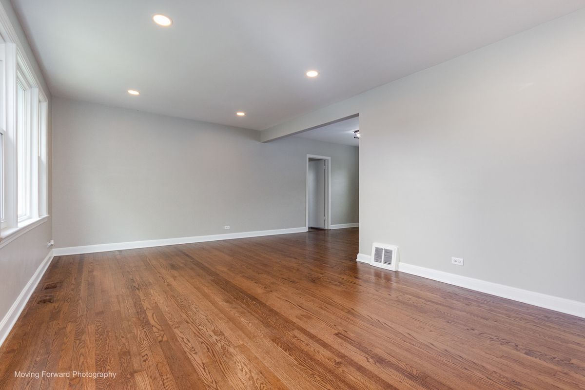 10072 Drury Lane, Westchester, IL 60154