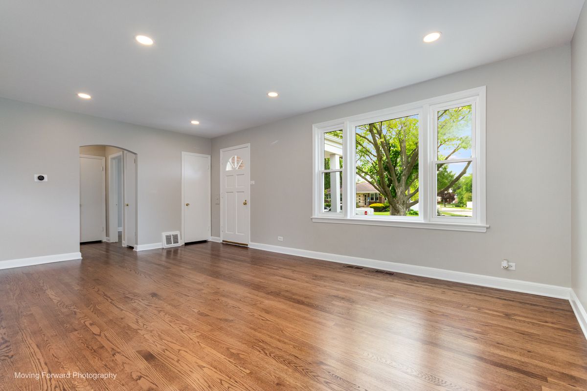 10072 Drury Lane, Westchester, IL 60154