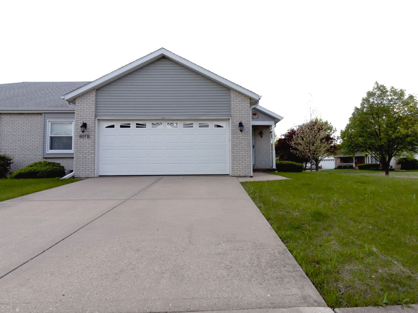 607 Flanagan Drive #B — Minooka, IL 60447