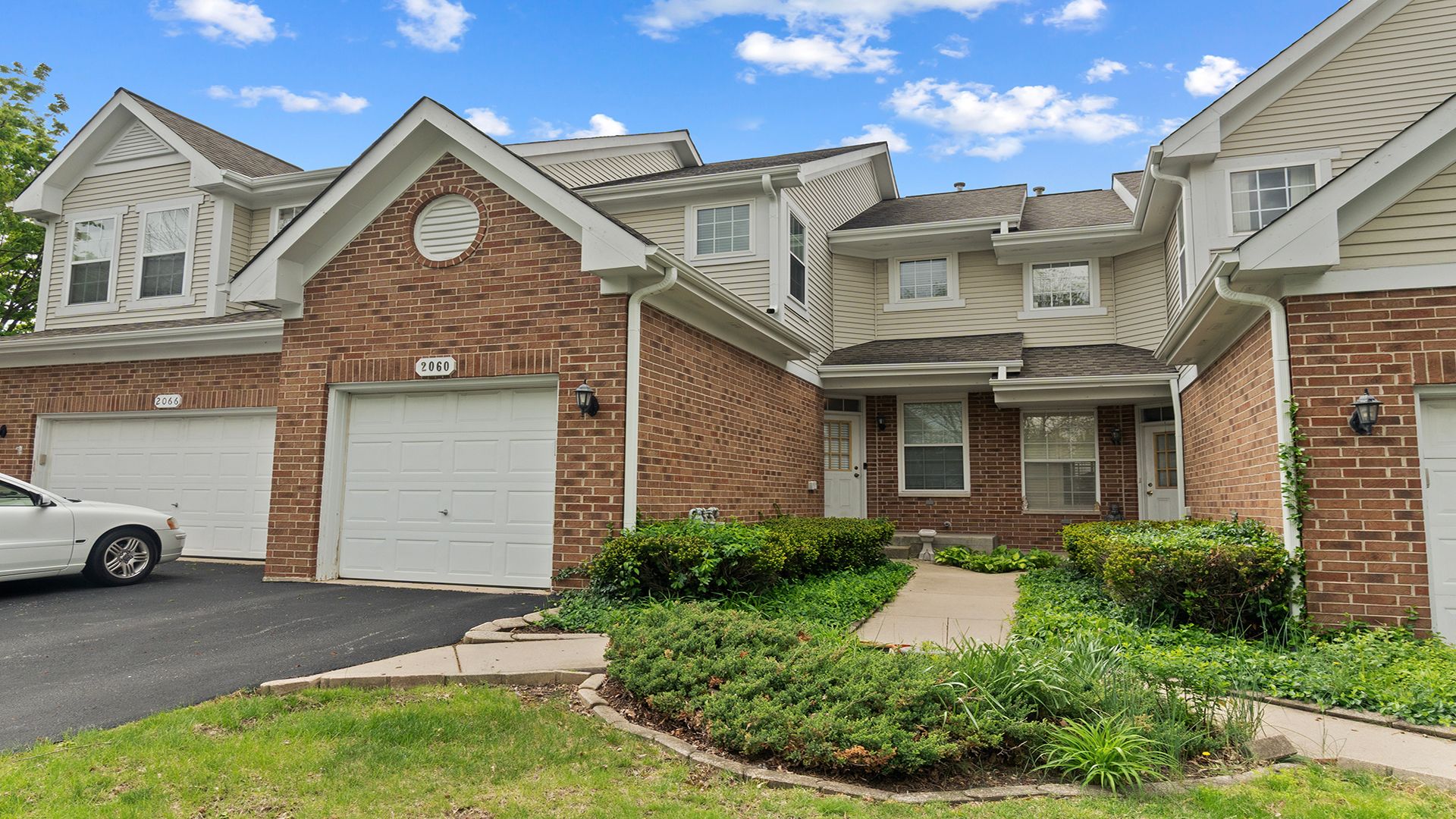 2060 Crossing Court — Lombard, IL 60148