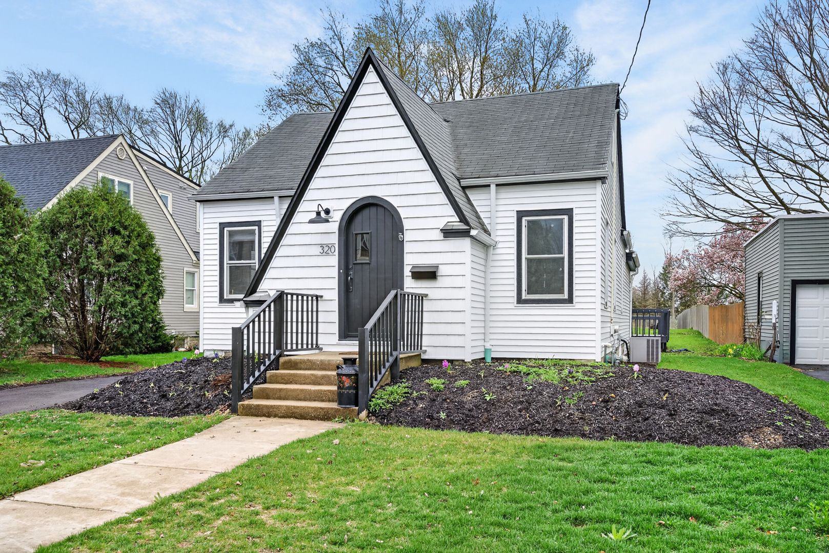 320 Chalmers Street — Geneva, IL 60134