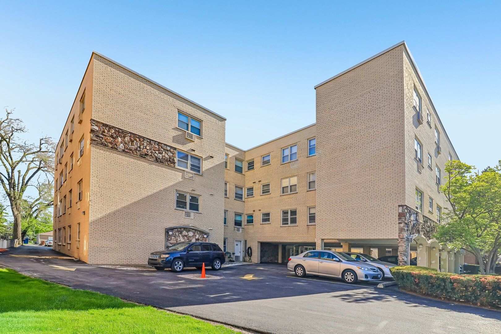 5220 Oakton Street #410 — Skokie, IL 60077