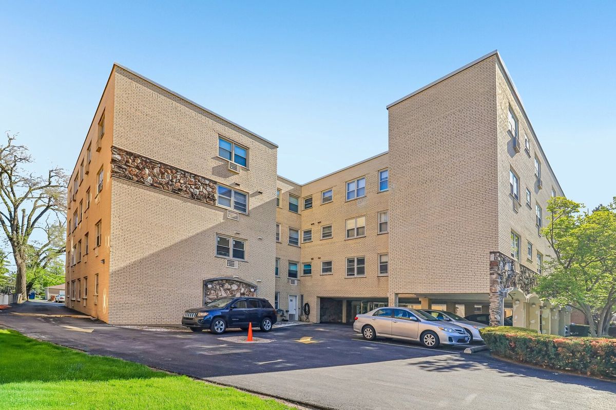 5220 Oakton Street, Skokie, IL 60077