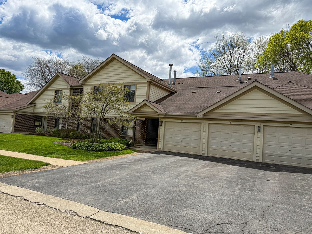 823 Coach Road, Palatine, IL 60074