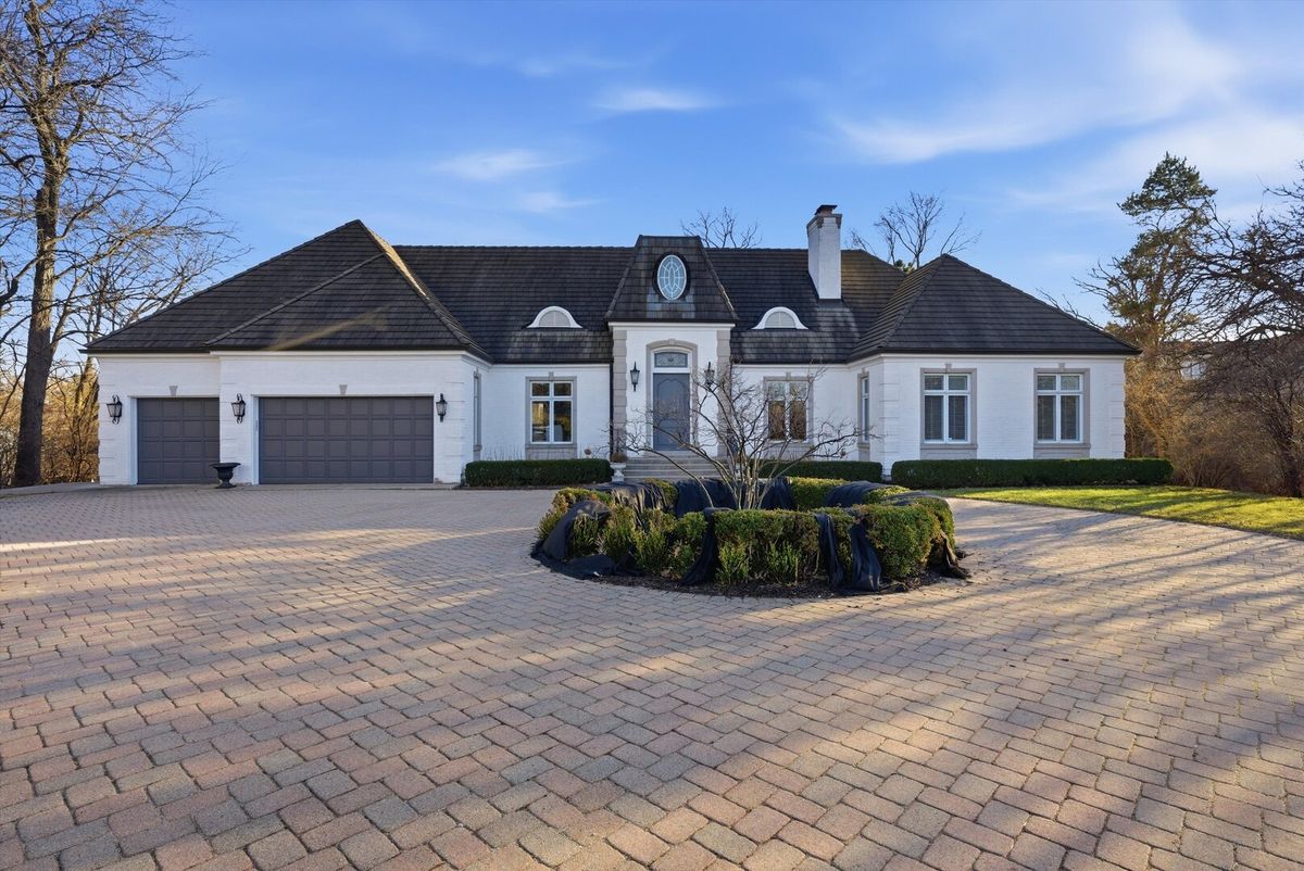 11361 W Plainfield Road, Indian Head Park, IL 60525