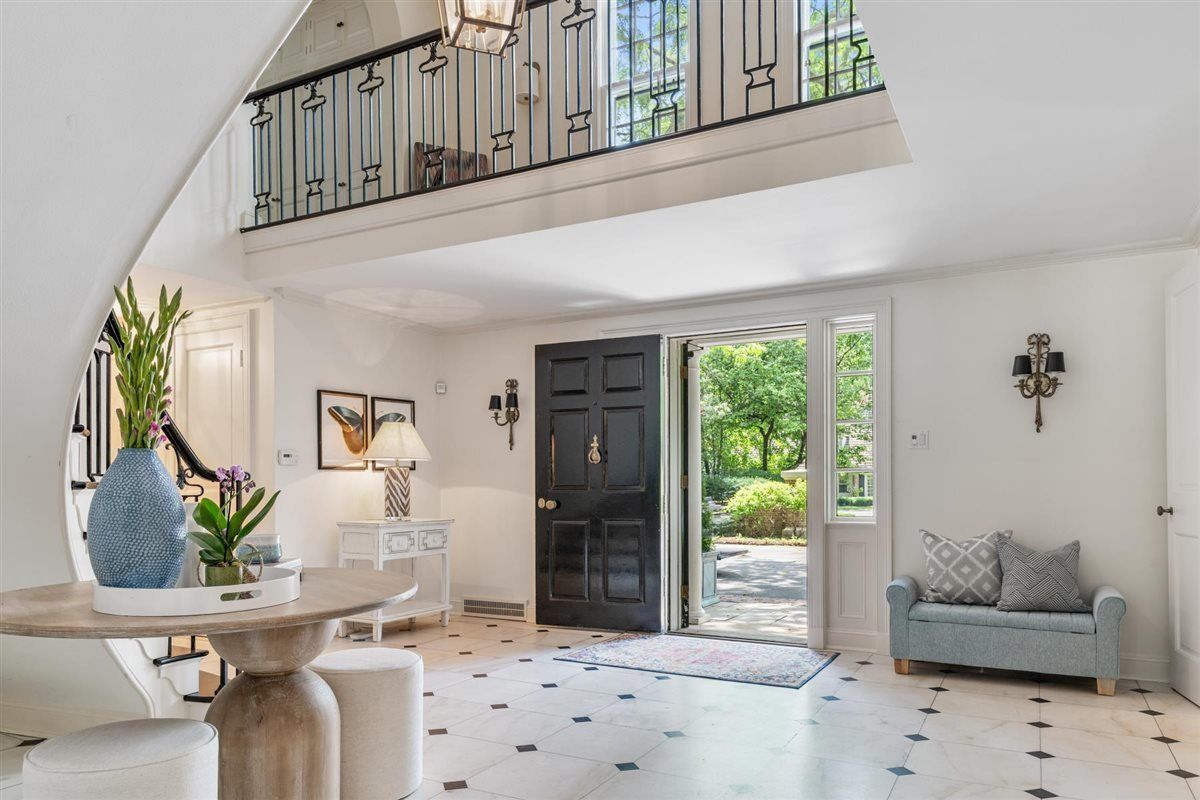 62 Woodley Road, Winnetka, IL 60093