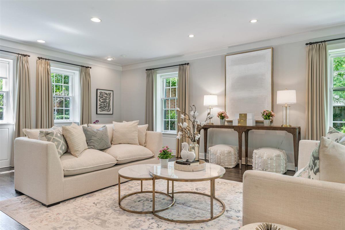 62 Woodley Road, Winnetka, IL 60093