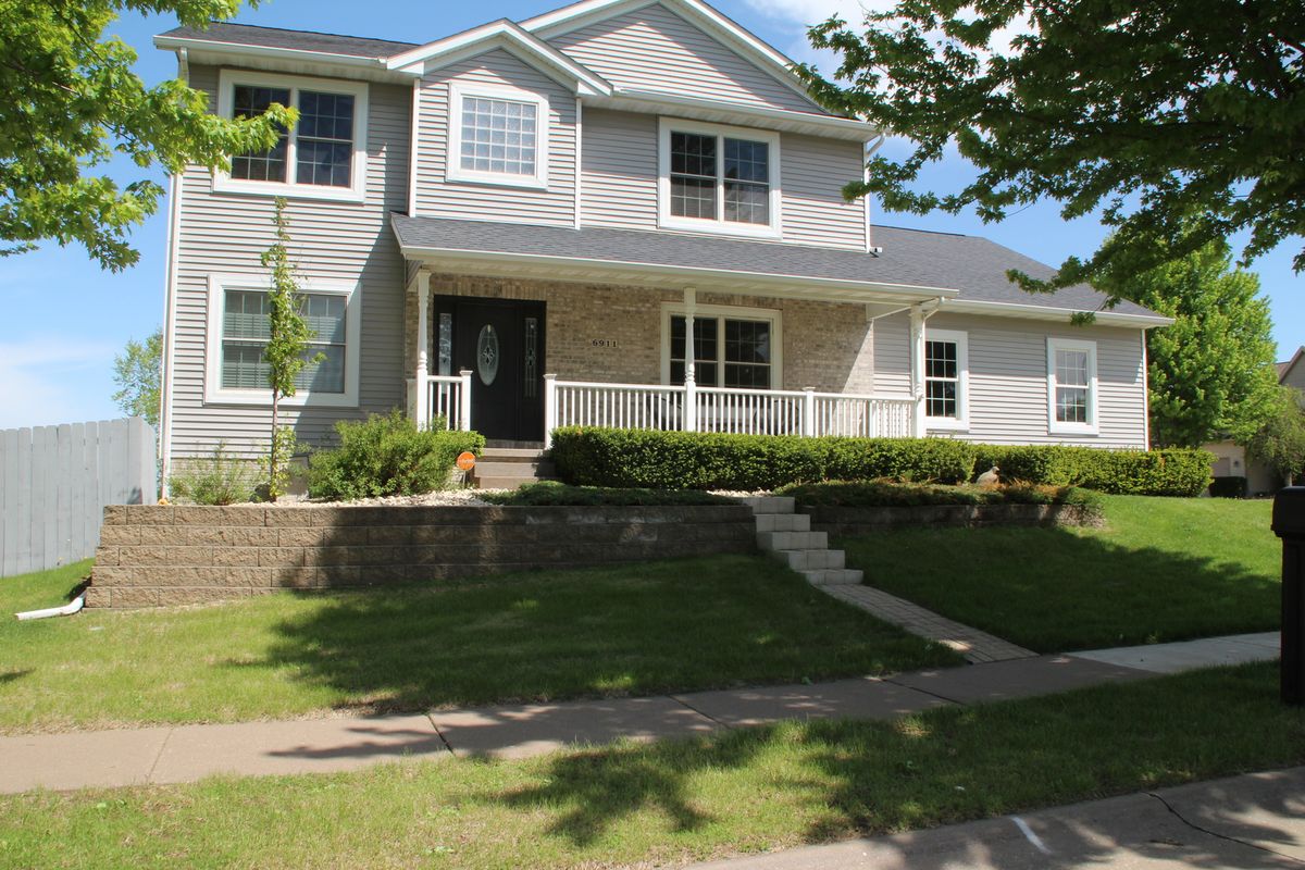 6911 Madison Street, Davenport, IA 52806