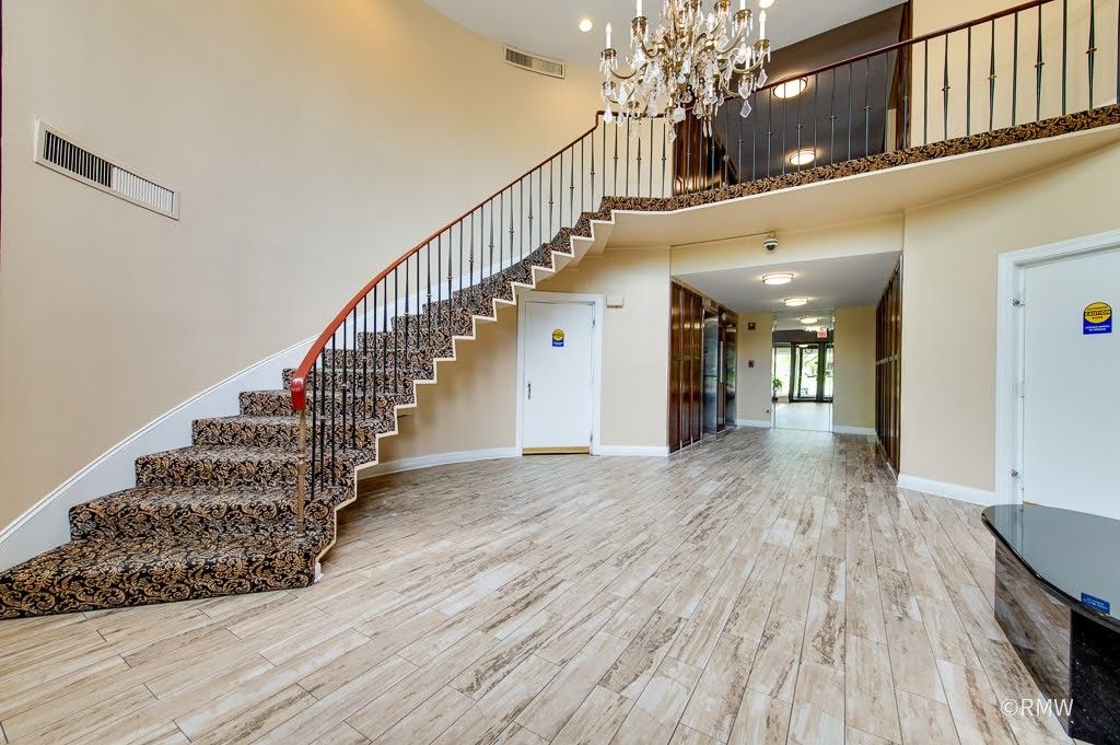 190 S WOOD DALE Road #507, Wood Dale, IL 60191