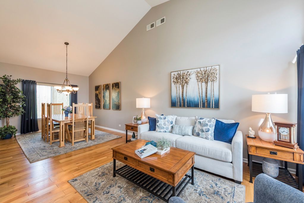 206 Chesapeake Bay, Winthrop Harbor, IL 60096