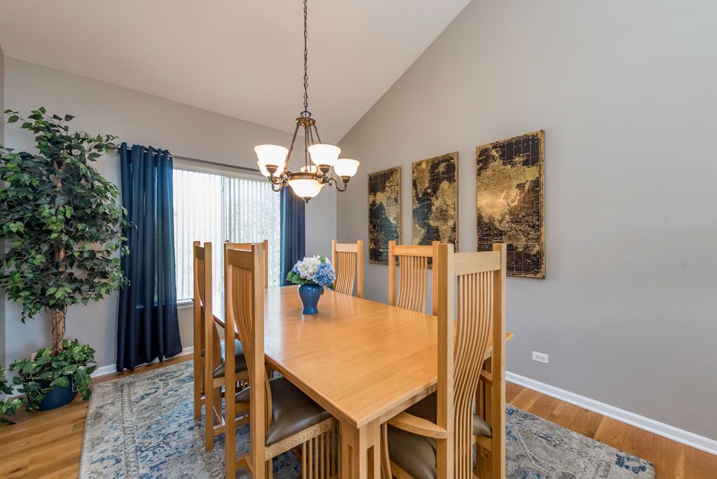 206 Chesapeake Bay, Winthrop Harbor, IL 60096