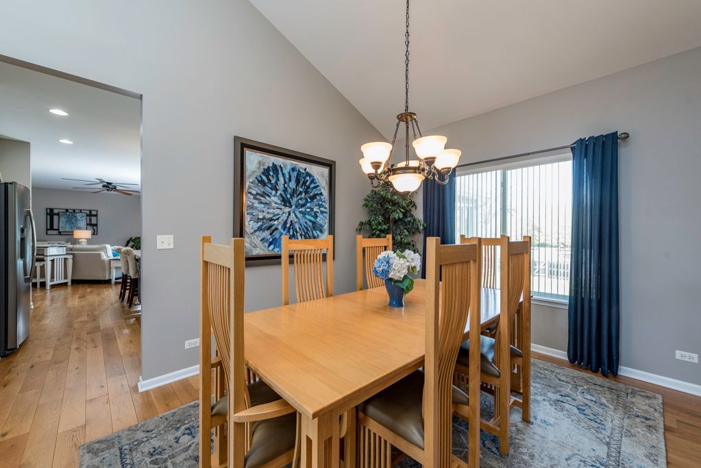 206 Chesapeake Bay, Winthrop Harbor, IL 60096